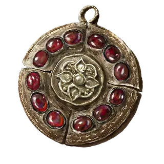 Crimson Amber Medallion +2