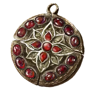 Crimson Amber Medallion +3
