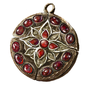 Crimson Amber Medallion +3