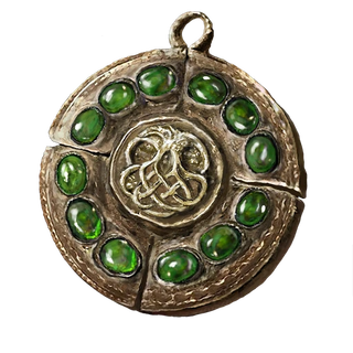 Viridian Amber Medallion +2
